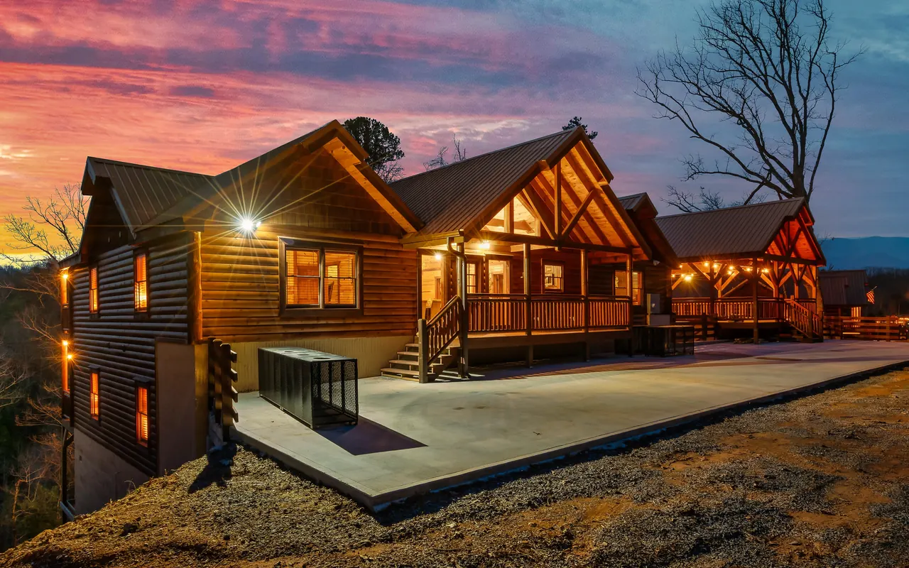Splash Mountain Lodge at sunset